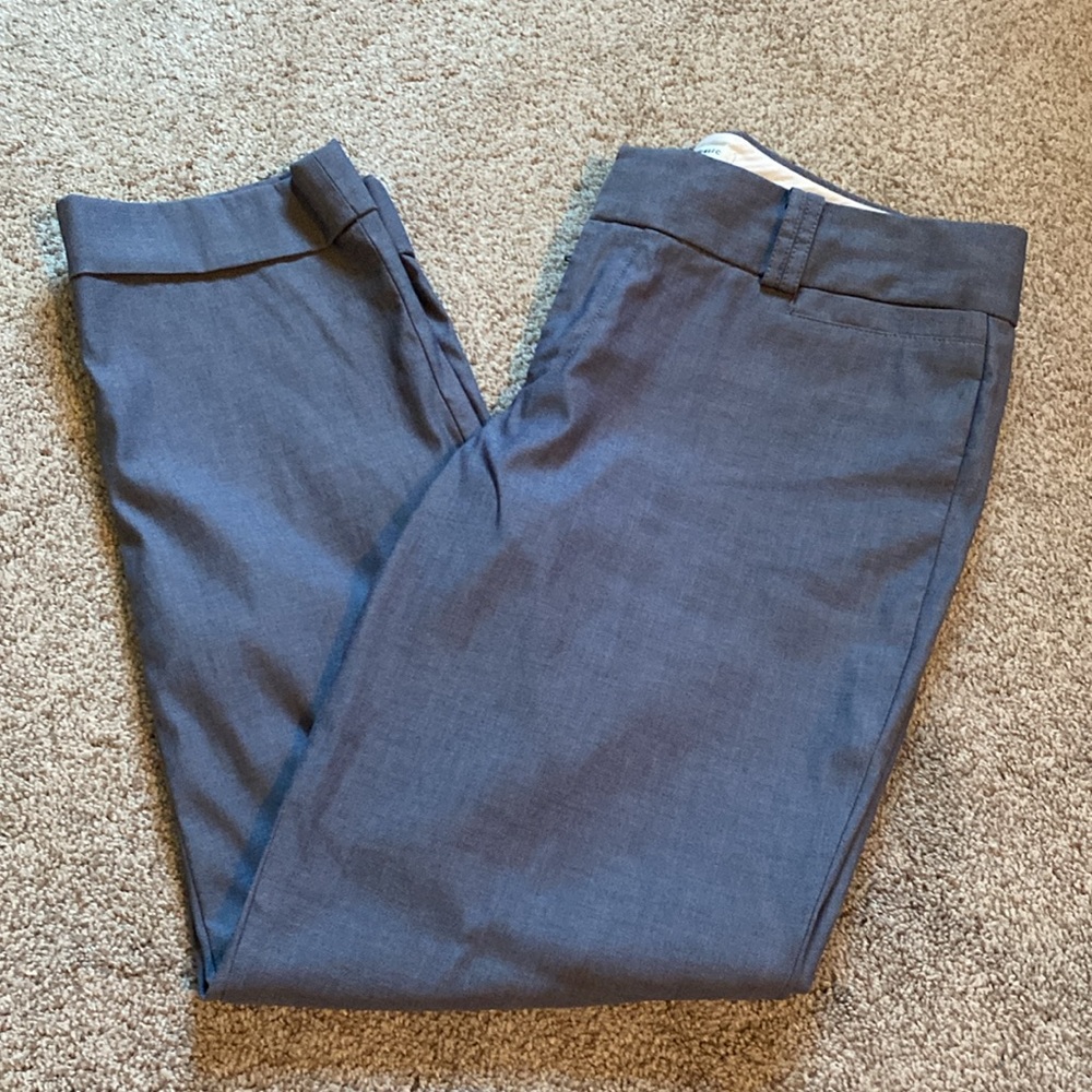 Women’s Banana Republic Martin fit stretch cropped pants. Size 8. Grey
